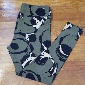 LuLaRoe Tall and Curvy Leggings